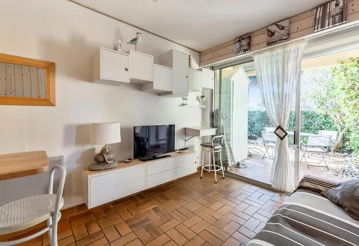 Les Goelettes, Bord De Lägenhet